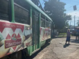 У ще кількох містах України вирішили зупиняти транспорт на час повітряної тривоги: Що треба знати