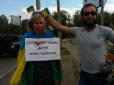У пеклі зачекались: Стало відомо про ліквідацію окупанта, який фотографувався з прив’язаною до стовпа українкою в Донецьку - її знімок облетів світ